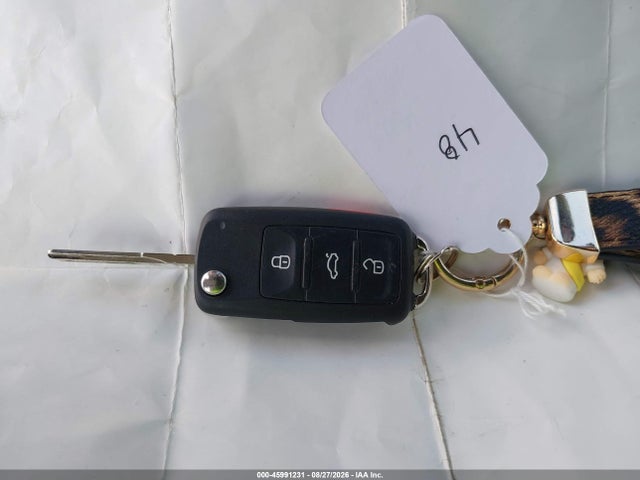 Продаж на аукціоні авто 2015 Volkswagen Beetle 1.8t, vin: 3VW517AT6FM812961, номер лоту: 45991231