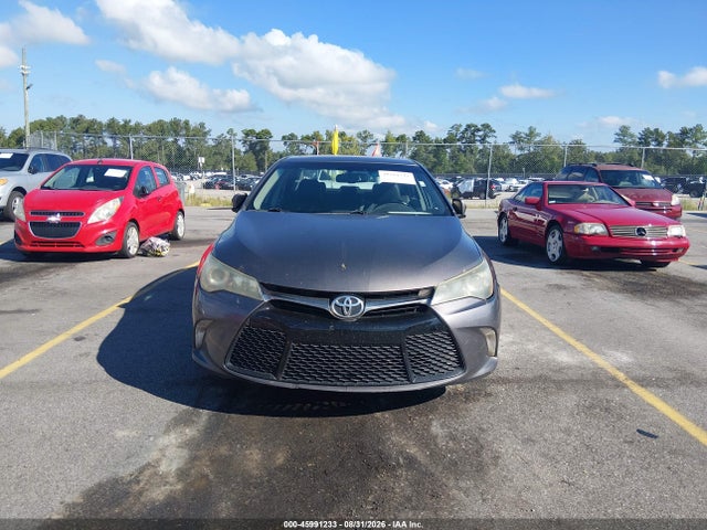 45991233 :رقم المزاد ، 4T1BF1FK8FU490626 vin ، 2015 Toyota Camry Se مزاد بيع