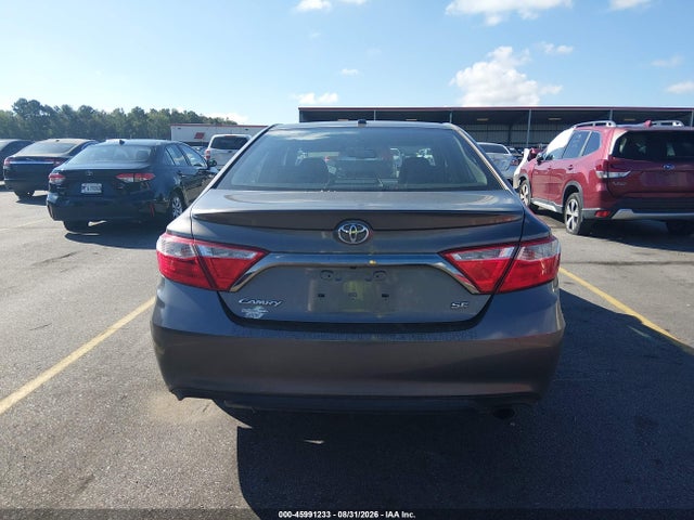 45991233 :رقم المزاد ، 4T1BF1FK8FU490626 vin ، 2015 Toyota Camry Se مزاد بيع