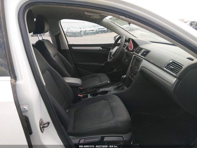 1VWAT7A33HC031120 Volkswagen Passat 1.8t S