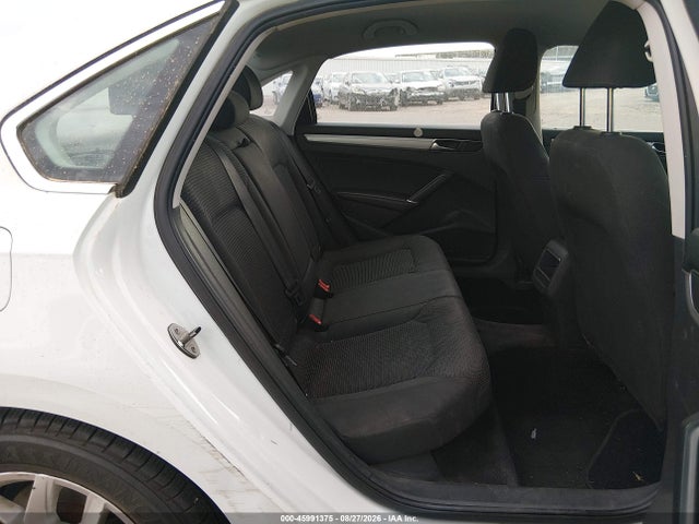 1VWAT7A33HC031120 Volkswagen Passat 1.8t S