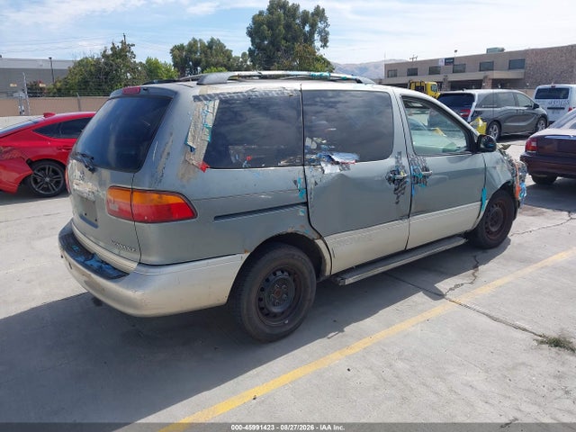 2000 Toyota Sienna Xle მანქანა იყიდება აუქციონზე, vin: 4T3ZF13C1YU212172, აუქციონის ნომერი: 45991423