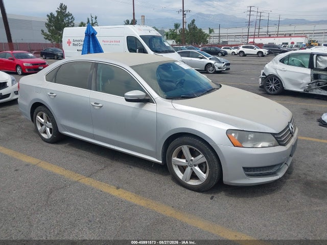 2013 Volkswagen Passat 2.5l Se მანქანა იყიდება აუქციონზე, vin: 1VWBP7A30DC036651, აუქციონის ნომერი: 45991573
