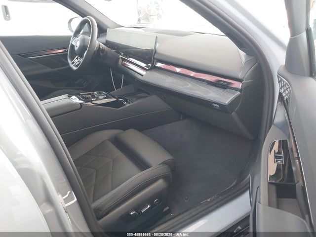 45991668 :رقم المزاد ، WBA43FJ04TCX32688 vin ، 2026 Bmw 530i مزاد بيع