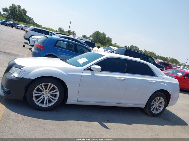 2021 Chrysler 300 Touring მანქანა იყიდება აუქციონზე, vin: 2C3CCAAGXMH516233, აუქციონის ნომერი: 45991689