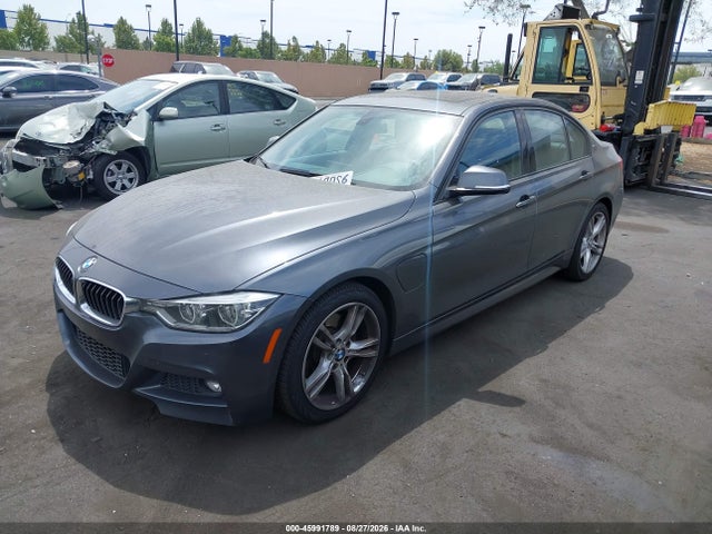 BMW 330e Iperformance 2018 WBA8E1C54JA178147 Image 2