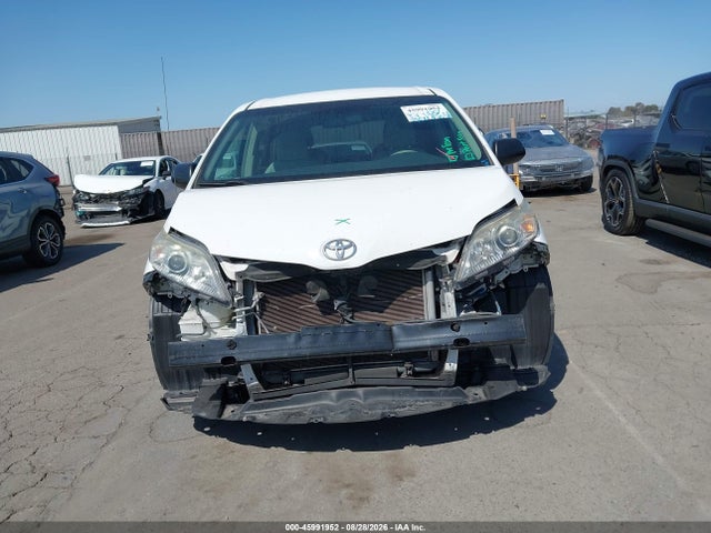 Продаж на аукціоні авто 2011 Toyota Sienna, vin: 5TDKA3DCXBS002883, номер лоту: 45991952