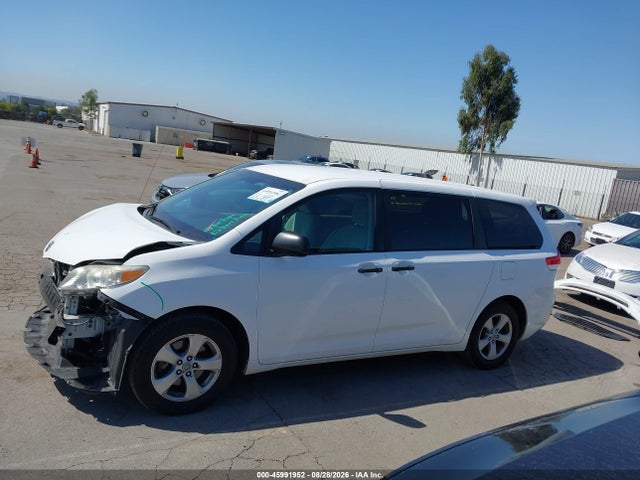Продаж на аукціоні авто 2011 Toyota Sienna, vin: 5TDKA3DCXBS002883, номер лоту: 45991952