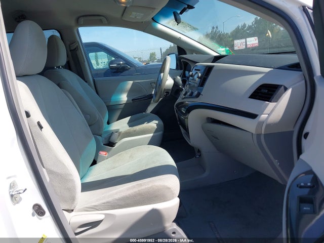 Продаж на аукціоні авто 2011 Toyota Sienna, vin: 5TDKA3DCXBS002883, номер лоту: 45991952