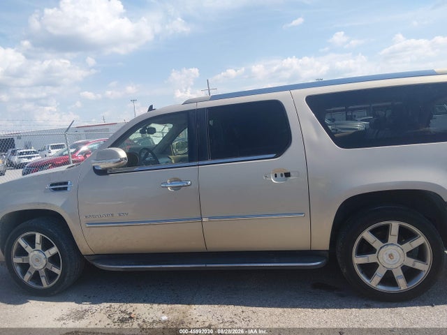 2011 Cadillac Escalade Esv Luxury მანქანა იყიდება აუქციონზე, vin: 1GYS3HEF3BR141360, აუქციონის ნომერი: 45992030
