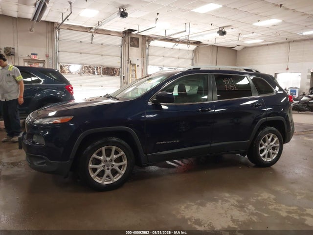 Продаж на аукціоні авто 2016 Jeep Cherokee Latitude, vin: 1C4PJLCB2GW312502, номер лоту: 45992052