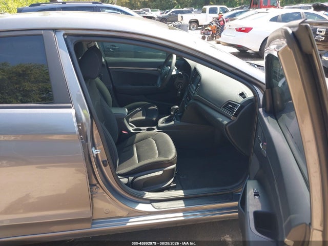 Продажа на аукционе авто 2018 Hyundai Elantra Se, vin: 5NPD74LF1JH402442, номер лота: 45992079