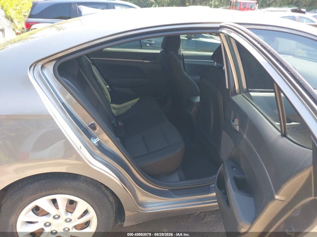Продажа на аукционе авто 2018 Hyundai Elantra Se, vin: 5NPD74LF1JH402442, номер лота: 45992079