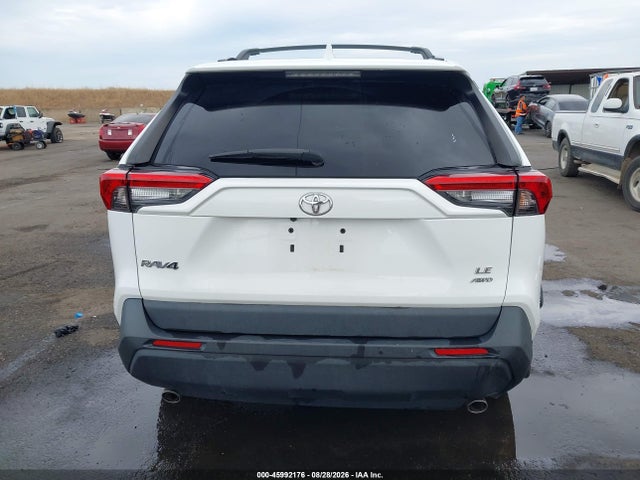 2T3G1RFV4MC157617 Toyota RAV4 LE