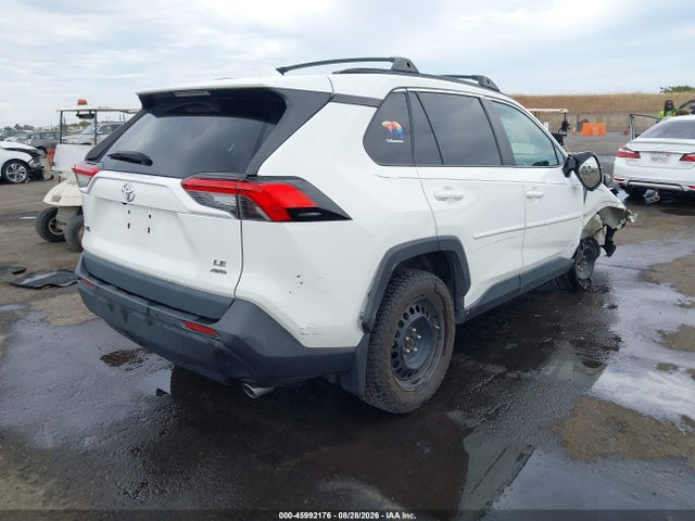 2T3G1RFV4MC157617 Toyota RAV4 LE