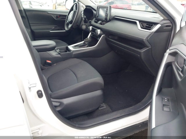 2T3G1RFV4MC157617 Toyota RAV4 LE