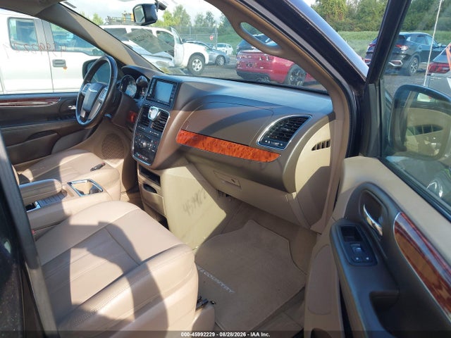 2016 Chrysler Town & Country Touring მანქანა იყიდება აუქციონზე, vin: 2C4RC1BG1GR289890, აუქციონის ნომერი: 45992229