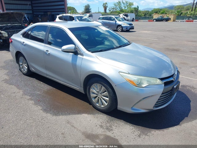 2015 Toyota Camry Le მანქანა იყიდება აუქციონზე, vin: 4T1BF1FK5FU879319, აუქციონის ნომერი: 45992345