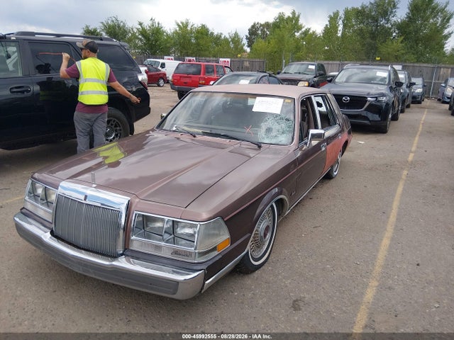 45992555 :رقم المزاد ، 1LNBM98F4HY632583 vin ، 1987 Lincoln Continental Givenchy مزاد بيع
