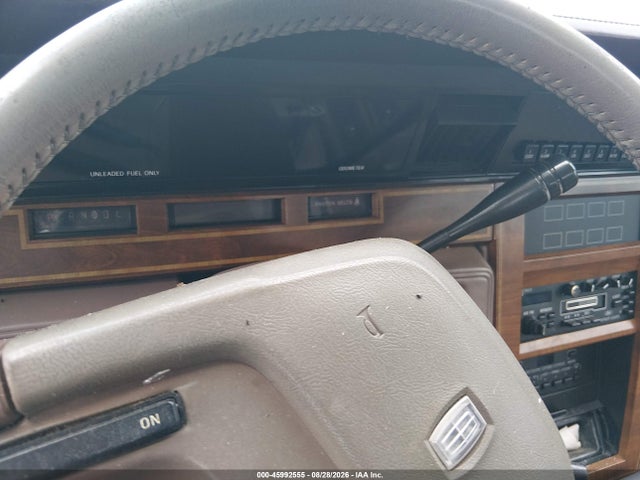 45992555 :رقم المزاد ، 1LNBM98F4HY632583 vin ، 1987 Lincoln Continental Givenchy مزاد بيع