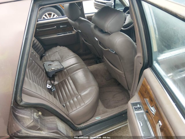 45992555 :رقم المزاد ، 1LNBM98F4HY632583 vin ، 1987 Lincoln Continental Givenchy مزاد بيع