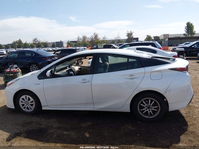 Toyota Prius Two 2016 JTDKBRFU5G3000568 Image 14