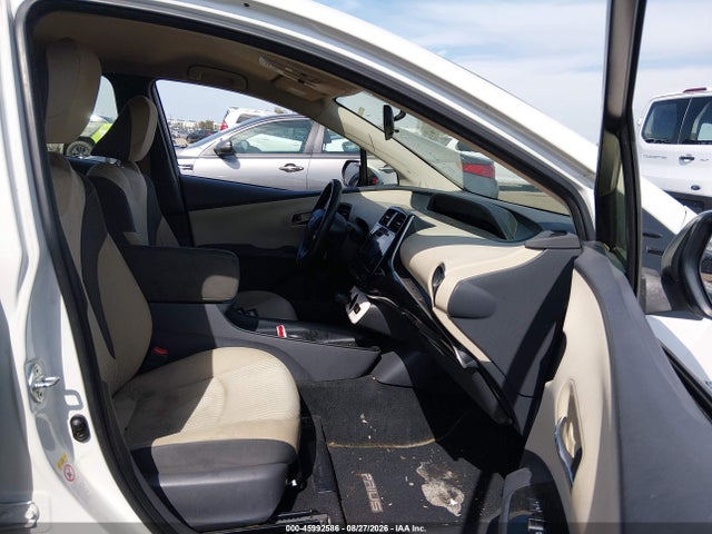 Toyota Prius Two 2016 JTDKBRFU5G3000568 Image 5
