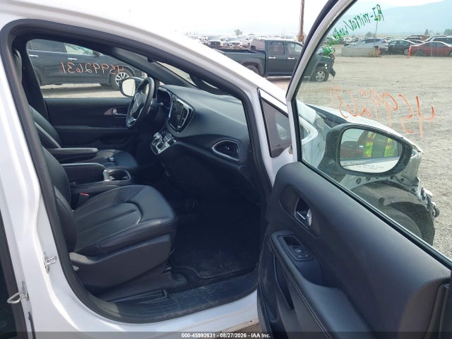 2C4RC1BG3TR204557 Chrysler Pacifica Select
