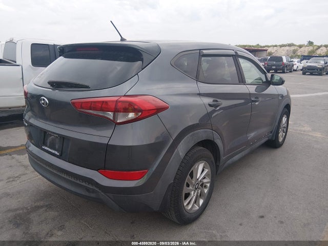 Hyundai TUCSON SE 2018 KM8J23A44JU628182 Image 4