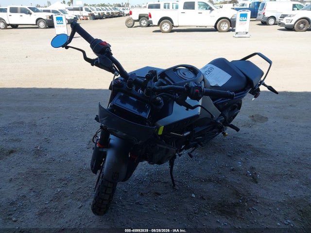 45992839 :رقم المزاد ، MD2JUJ404RN209065 vin ، 2024 Husqvarna Vitpilen 401/svartpilen 401 مزاد بيع