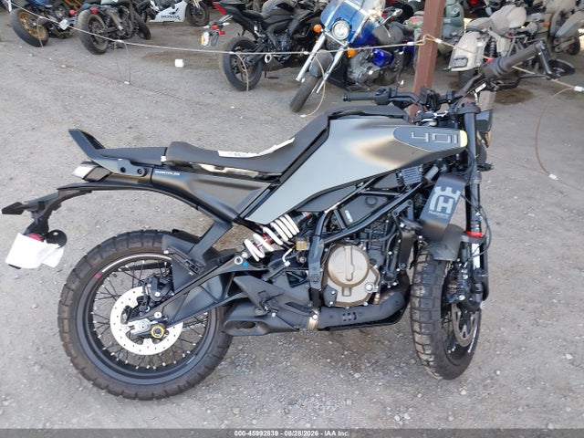 45992839 :رقم المزاد ، MD2JUJ404RN209065 vin ، 2024 Husqvarna Vitpilen 401/svartpilen 401 مزاد بيع