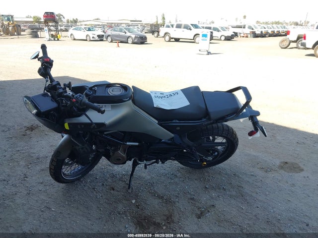 45992839 :رقم المزاد ، MD2JUJ404RN209065 vin ، 2024 Husqvarna Vitpilen 401/svartpilen 401 مزاد بيع