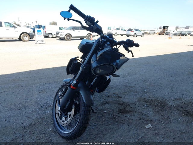 45992839 :رقم المزاد ، MD2JUJ404RN209065 vin ، 2024 Husqvarna Vitpilen 401/svartpilen 401 مزاد بيع