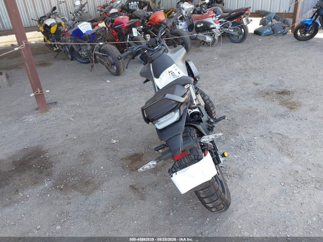 45992839 :رقم المزاد ، MD2JUJ404RN209065 vin ، 2024 Husqvarna Vitpilen 401/svartpilen 401 مزاد بيع