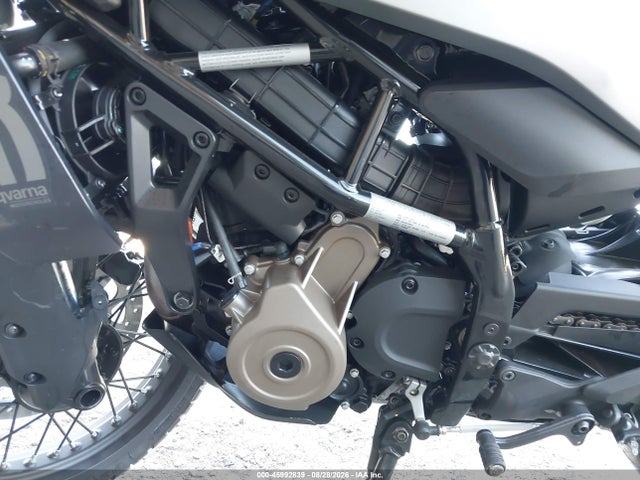 45992839 :رقم المزاد ، MD2JUJ404RN209065 vin ، 2024 Husqvarna Vitpilen 401/svartpilen 401 مزاد بيع