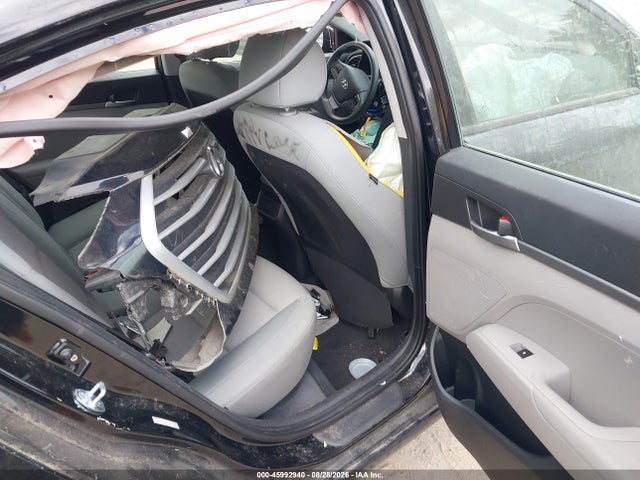 KMHD74LF3HU112165 Hyundai ELANTRA SE