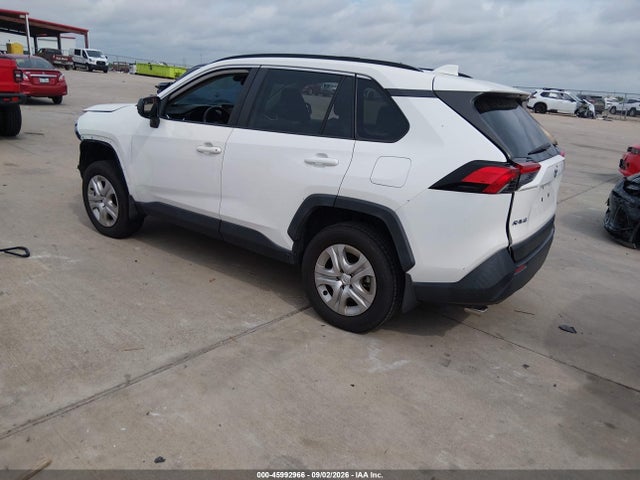 Toyota RAV4 LE 2021 JTMH1RFV2MD069875 Image 3