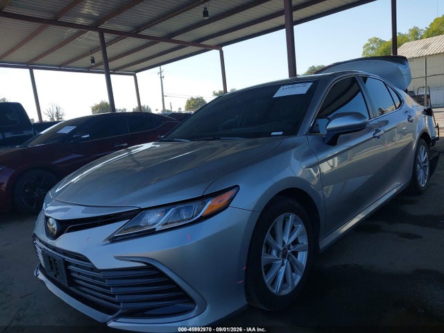 Toyota CAMRY LE 2022 4T1C11AK6NU675637 Image 2