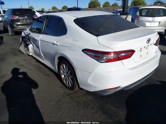 Toyota CAMRY LE 2018 4T1B11HK5JU010207 Image 3