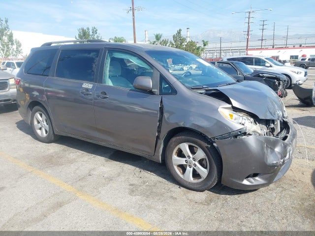 Toyota Sienna Le 8 Passenger 2015 5TDKK3DC3FS634045 Image 1
