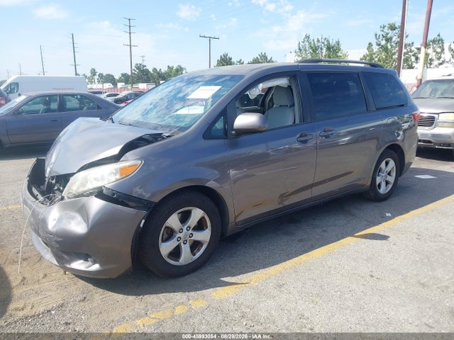 Toyota Sienna Le 8 Passenger 2015 5TDKK3DC3FS634045 Image 2