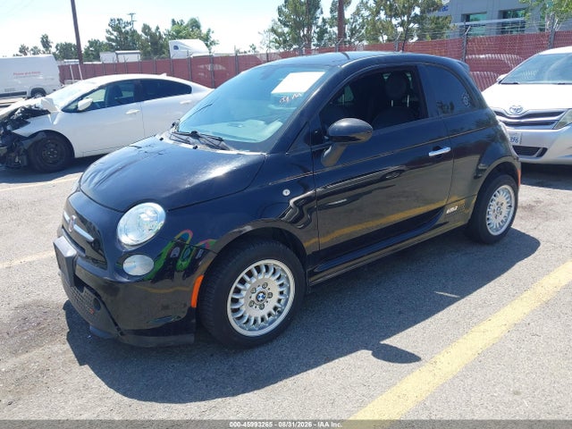 Fiat 500E BATTERY ELECTRIC 2016 3C3CFFGE2GT210987 Image 2