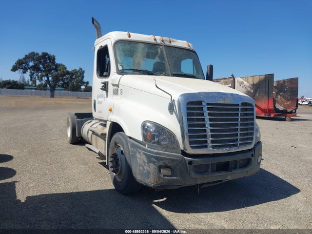 45993336 :رقم المزاد ، 3AKBGDDV0ESFX4976 vin ، 2014 Freightliner Cascadia 125 مزاد بيع