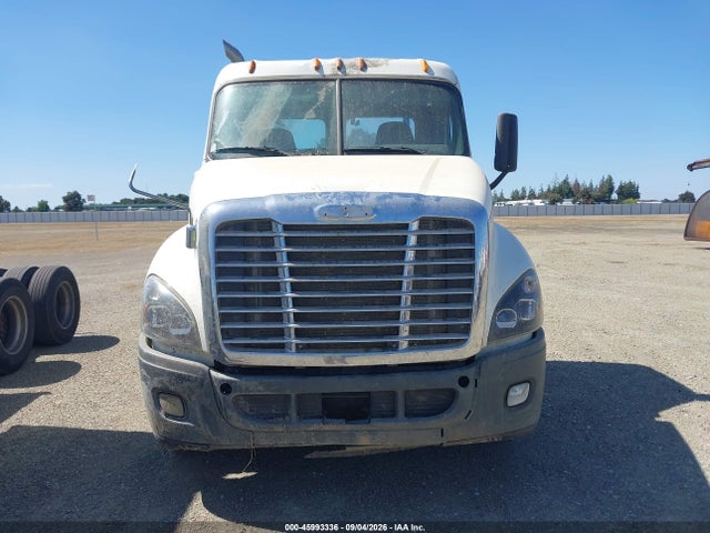 Продаж на аукціоні авто 2014 Freightliner Cascadia 125, vin: 3AKBGDDV0ESFX4976, номер лоту: 45993336