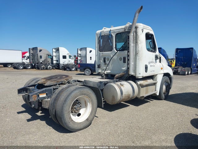 Продаж на аукціоні авто 2014 Freightliner Cascadia 125, vin: 3AKBGDDV0ESFX4976, номер лоту: 45993336