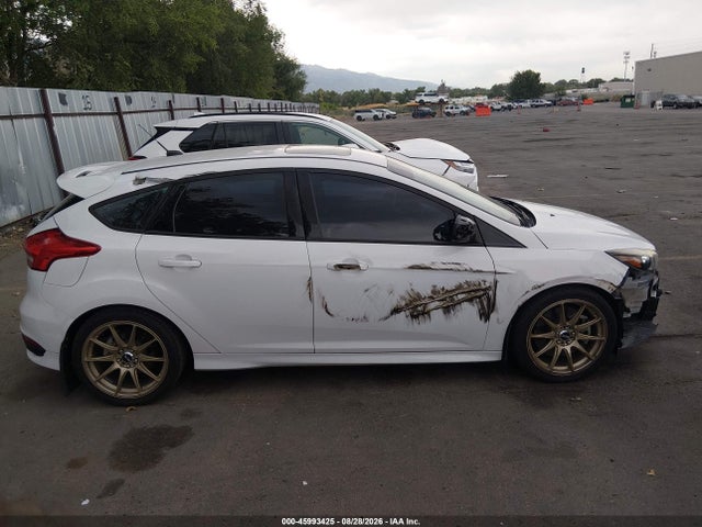 Ford FOCUS ST 2016 1FADP3L98GL225645 Image 14