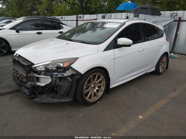 Ford FOCUS ST 2016 1FADP3L98GL225645 Image 2