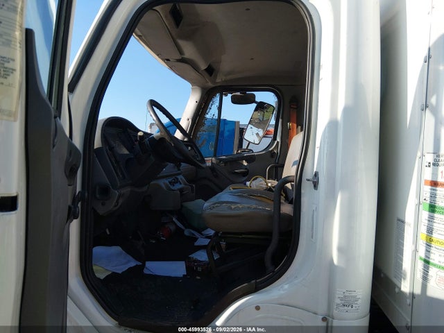 Продаж на аукціоні авто 2016 Freightliner M2 106 Medium Duty, vin: 1FVACWDU5GHHL1764, номер лоту: 45993526