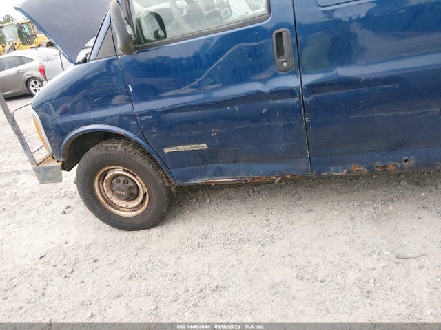 45993544 :رقم المزاد ، 1GTHG35R8Y1269585 vin ، 2000 Gmc Savana Standard مزاد بيع