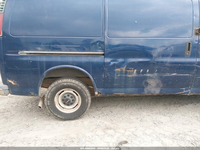 45993544 :رقم المزاد ، 1GTHG35R8Y1269585 vin ، 2000 Gmc Savana Standard مزاد بيع